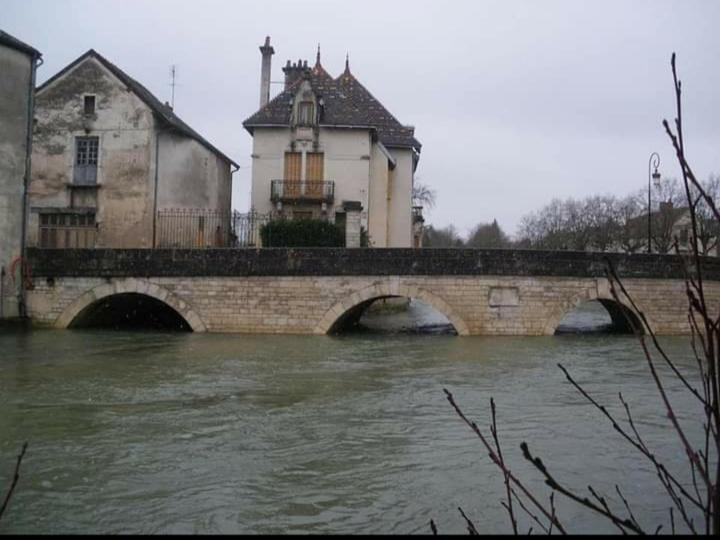 Chambre Is Is-sur-Tille Exterior photo